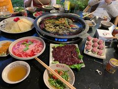 -茅草房·河畔园林火锅