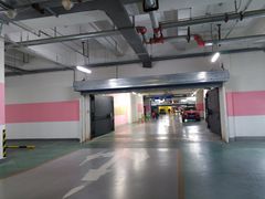 -爱琴海购物公园-地下停车场