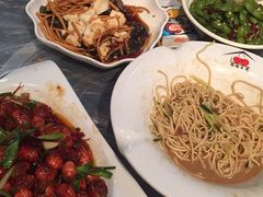 -霄汉牛三鲜湖北砂锅菜(万松园2店)