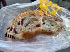 全麦蔓越莓核桃乳酪包-味多美(金台路店)