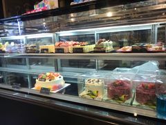 面包甜点陈列柜-华丰贺氏(福新西路店)
