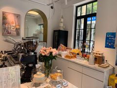 -Fridi Patisserie Cafe