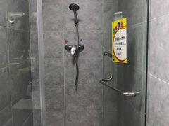 -7天连锁酒店(上海徐家汇龙华路地铁站店)