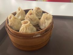 顶黄加蟹小笼包-常州糕团店(北大街新世纪商城店)