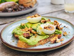 牛油果煮蛋吐司-RAC BAR(安福路店)