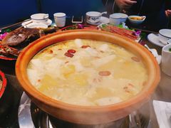 鸡煲花胶汤-港迹·鲜围煮海鲜火锅(湖州时代广场店)