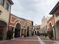 -佛罗伦萨小镇广佛名品奥特莱斯(疏港路店)