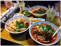 -鑫花溪牛肉米粉(人民广场店)