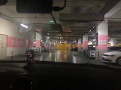 -爱琴海购物公园-地下停车场