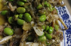 Stir-fried Frog Legs with Salted Soybeans and Pickled Vegetables
