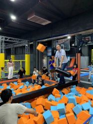 -蹦贝运动中心·蹦床·攀岩·闯关(龙岗店)