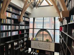 -钟书阁(松江泰晤士小镇店)