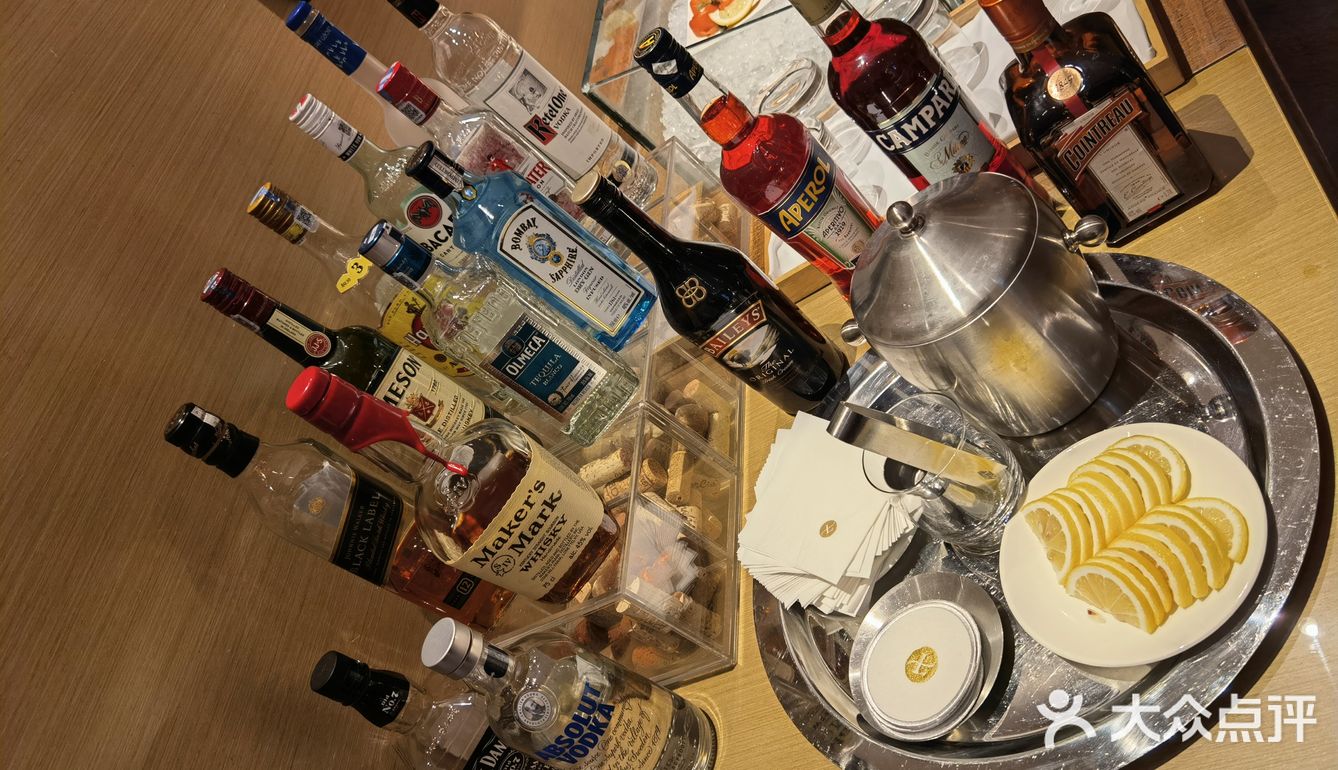 这夜只想喝酒，不想说话