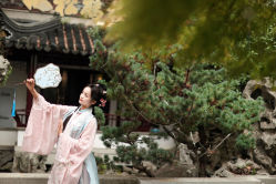 -一揽芳华汉服旗袍体验馆(拙政园店)