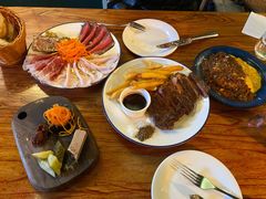 红烩牛肉蛋包饭-羽深肉铺 Steak & Wine