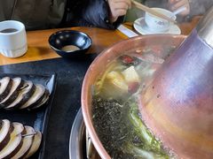 -果松木炭酸菜铜火锅·外婆参鸡汤