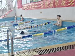 -领晟体育蓝天花园室内游泳馆