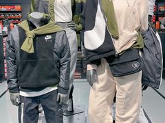 -王府井奥莱临潼小镇(临潼店)