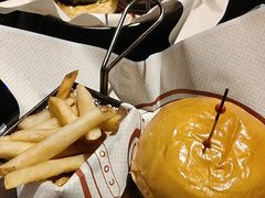 -BOURBON 玻本美式餐厅酒吧(虹桥新天地店)