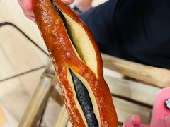 碱水墨鱼肠-天井·丑面包搭咖啡