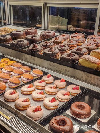 谁能拒绝高圈圈甜甜圈+牛乳冰淇淋，好吃到流泪！