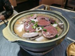 -老码头黑皮肘子锅包肉(赣水路店)