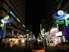 -六合夜市