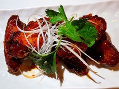 甜辣鸡翅佐以辣蒜汁-WOLFGANG PUCK KITCHEN & BAR(迪士尼小镇店)