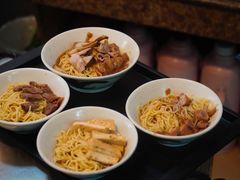 -松树干拌面店