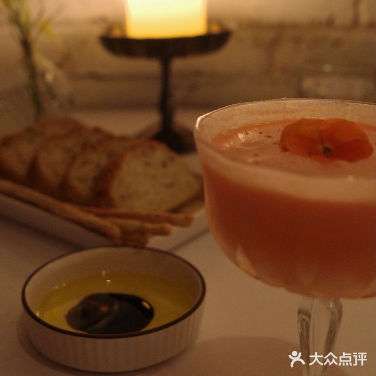 在上海过生日，送什么蛋糕蕞有排场?