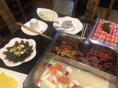 -百年川椒重庆老火锅(光谷店)