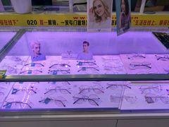 -提一眼镜·蔡司·依视路(小寨店)
