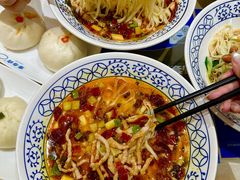 -李与白包子铺(桐梓林店)