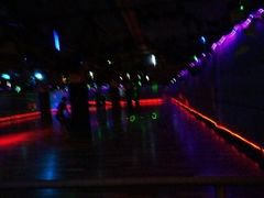 -奔马滚轴溜冰场