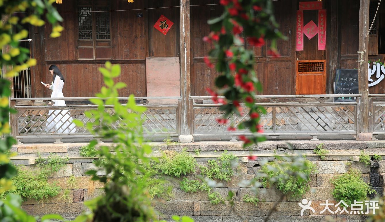 4块钱一块，用料很足，大家排队购买