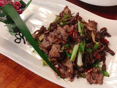 油鸡纵爆雪花牛肉-石屏会馆