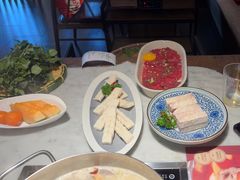 -尚尚仙·酸汤猪手·猪肚鸡火锅(华联万柳购物中心店)