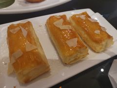 榴莲酥-高第街56号港式餐厅·精选(世茂广场宽厚里大明湖店)