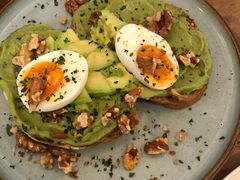 牛油果煮蛋吐司-RAC BAR(安福路店)