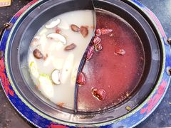 鴛鴦湯底-成都老码头火锅(旺角店)