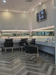 -丁和李朴美发沙龙