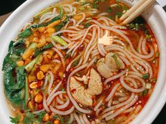 -爆炸头阿姨小四川正宗川味小吃(无任何分店)
