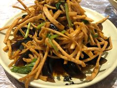 散子拌皮蛋-巴厘龙虾·榜首油焖大虾(音乐学院·沿江酒馆店)