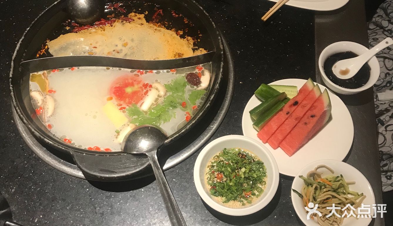 物美价廉的好店，首先就是服务非常好，坐在楼下等位的时