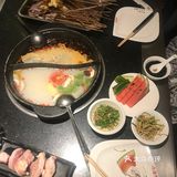 物美价廉的好店，首先就是服务非常好，坐在楼下等位的时