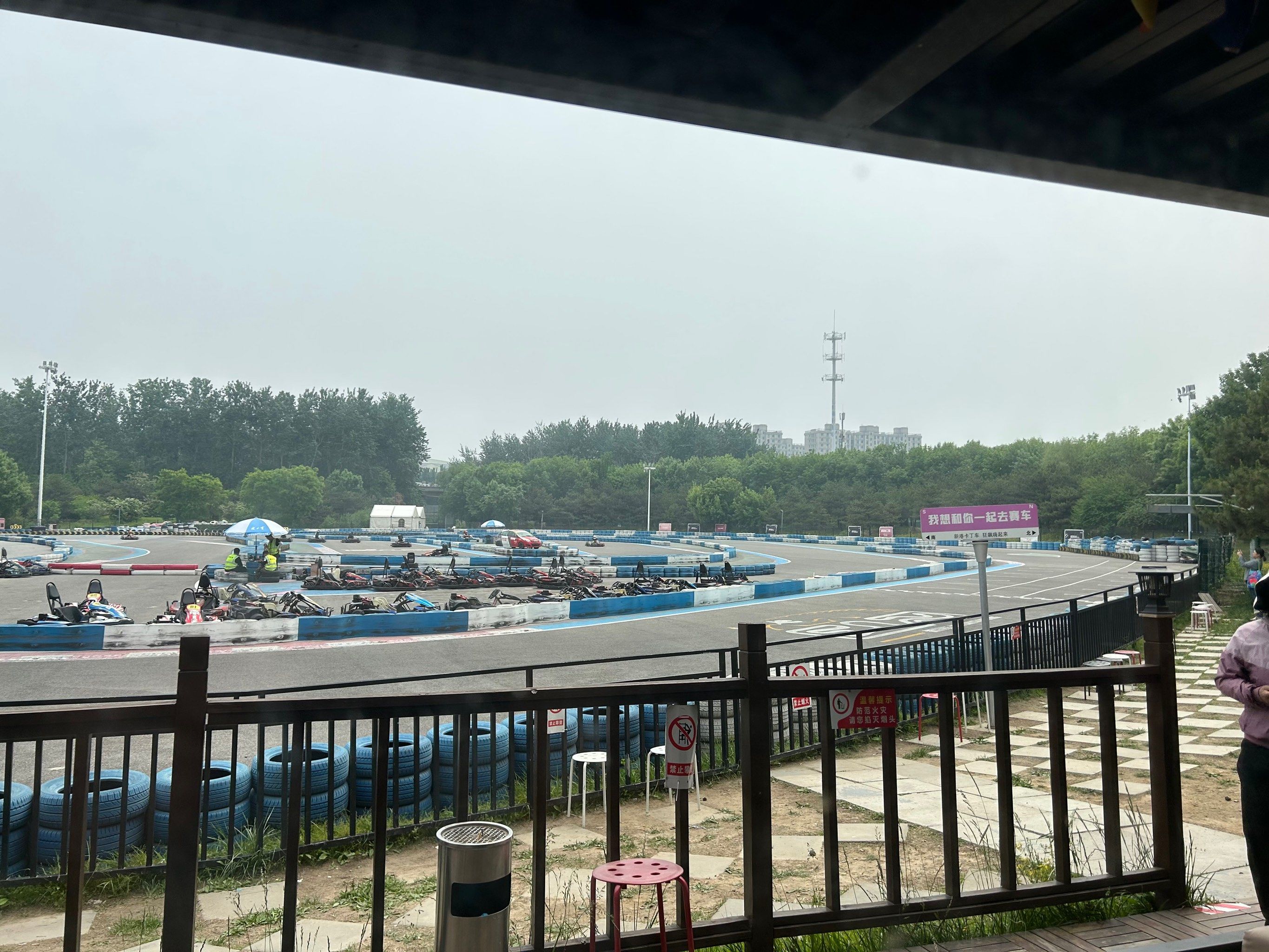 一起去飙车吧
