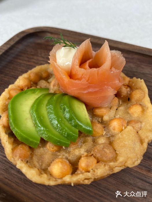 烟熏三文鱼牛油果tapas