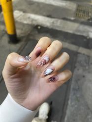 -花岐款式专研健康美甲沙龙
