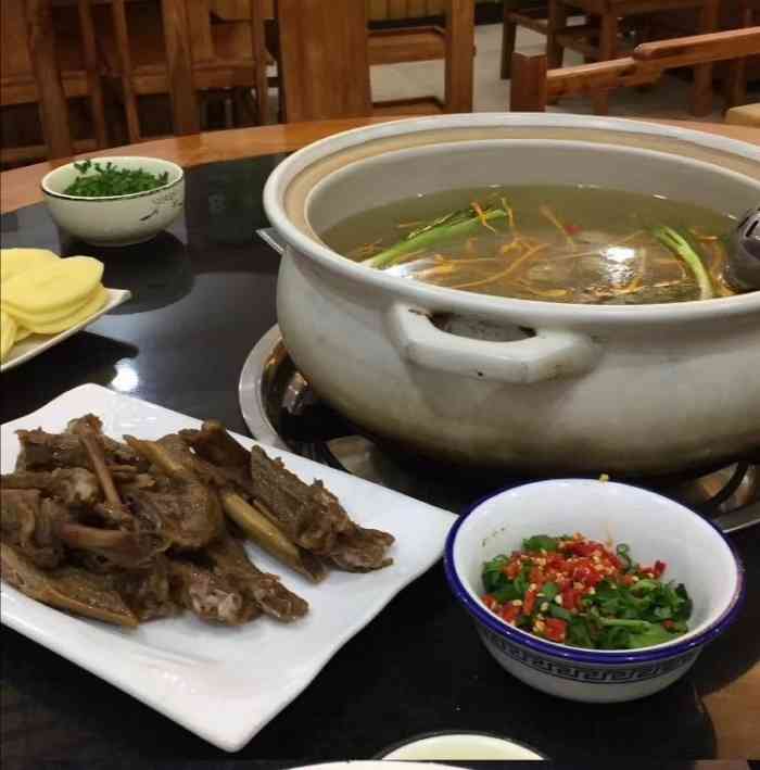 花溪村清汤鹅(亚龙店)-"来的早也没有用,也要排队等,那就等着吧,.