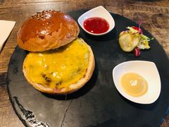 -HIGH FIVE哈福手工汉堡(桂林路店)